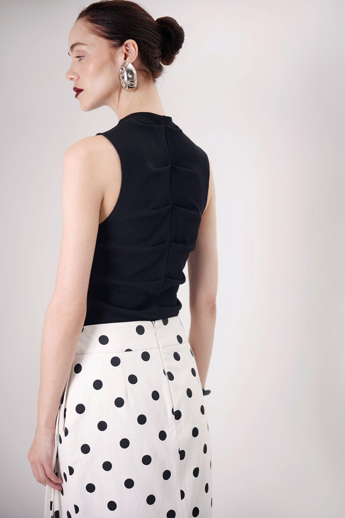 Falda Ponti Flecos, vista de espalda — Sanna, colección The Gentlewoman