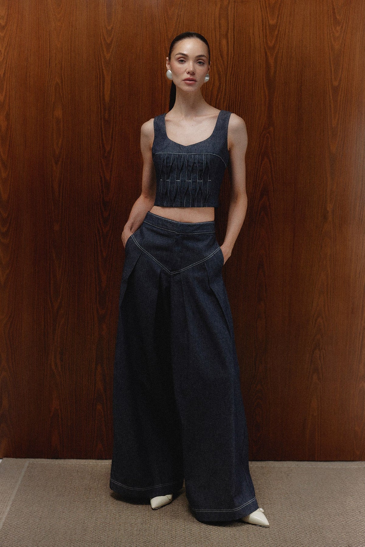 Top Malena Denim con Pantalón Echo — campaña The Gentlewoman, Sanna