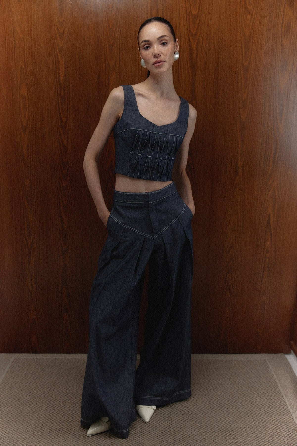 Top Malena Denim con Pantalón Echo — campaña The Gentlewoman, Sanna