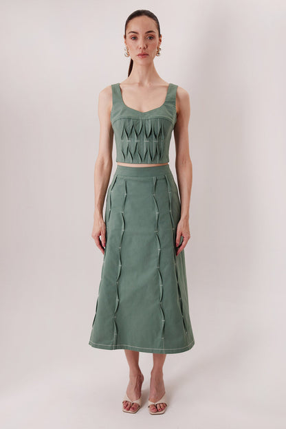 Top Malena en verde matcha con Falda Izza Midi — Sanna, colección The Gentlewoman