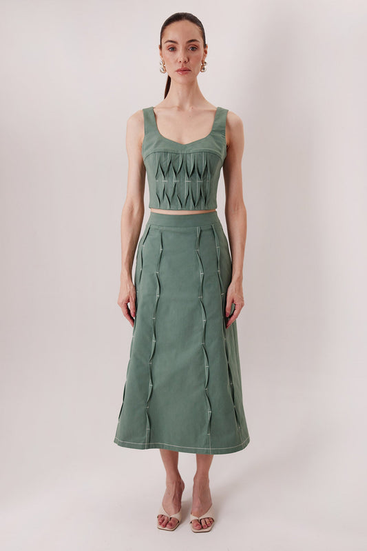Falda Izza Midi en verde matcha con Top Malena Matcha — Sanna, colección The Gentlewoman
