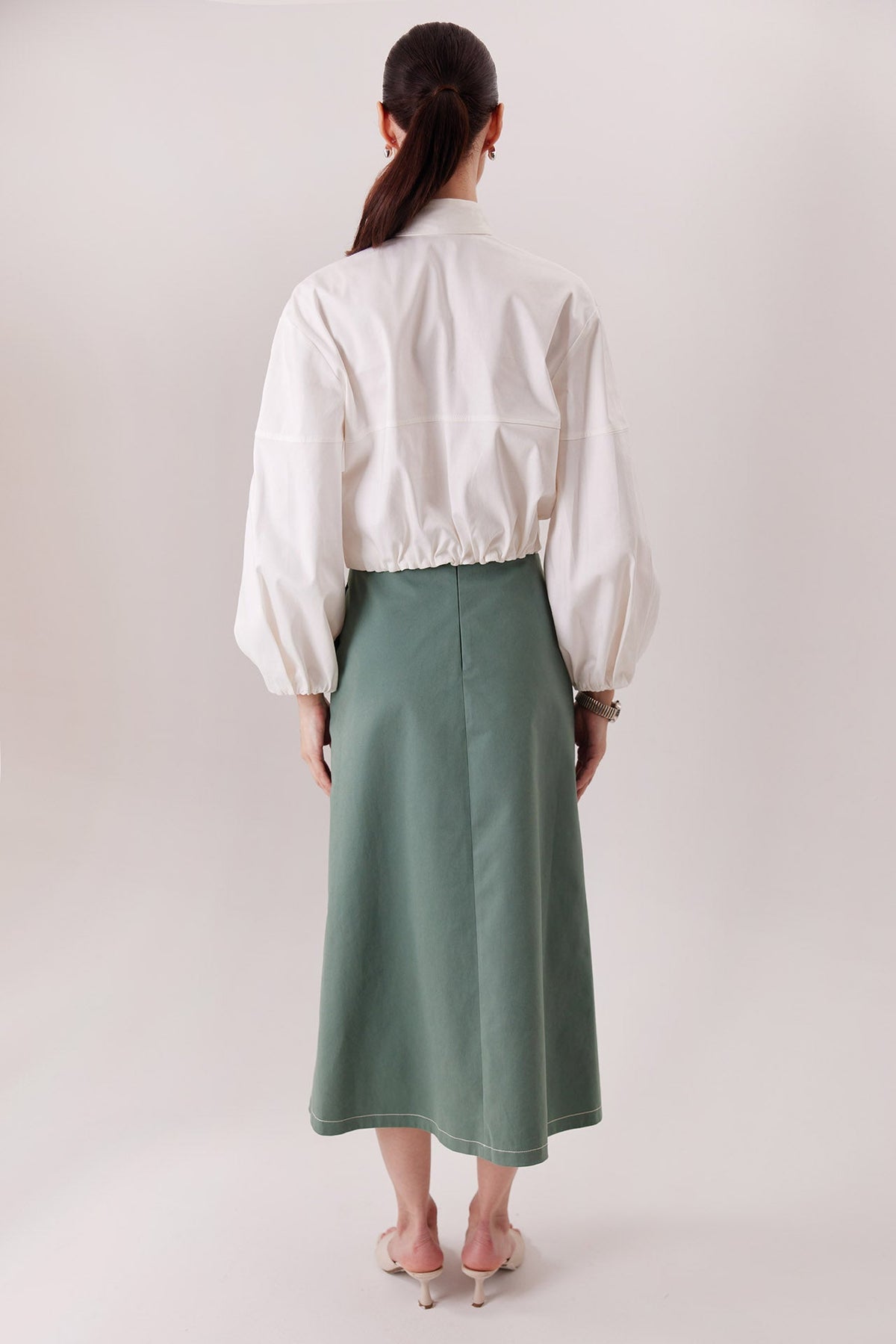 Camisa Harlan, vista de espalda — Sanna, colección The Gentlewoman