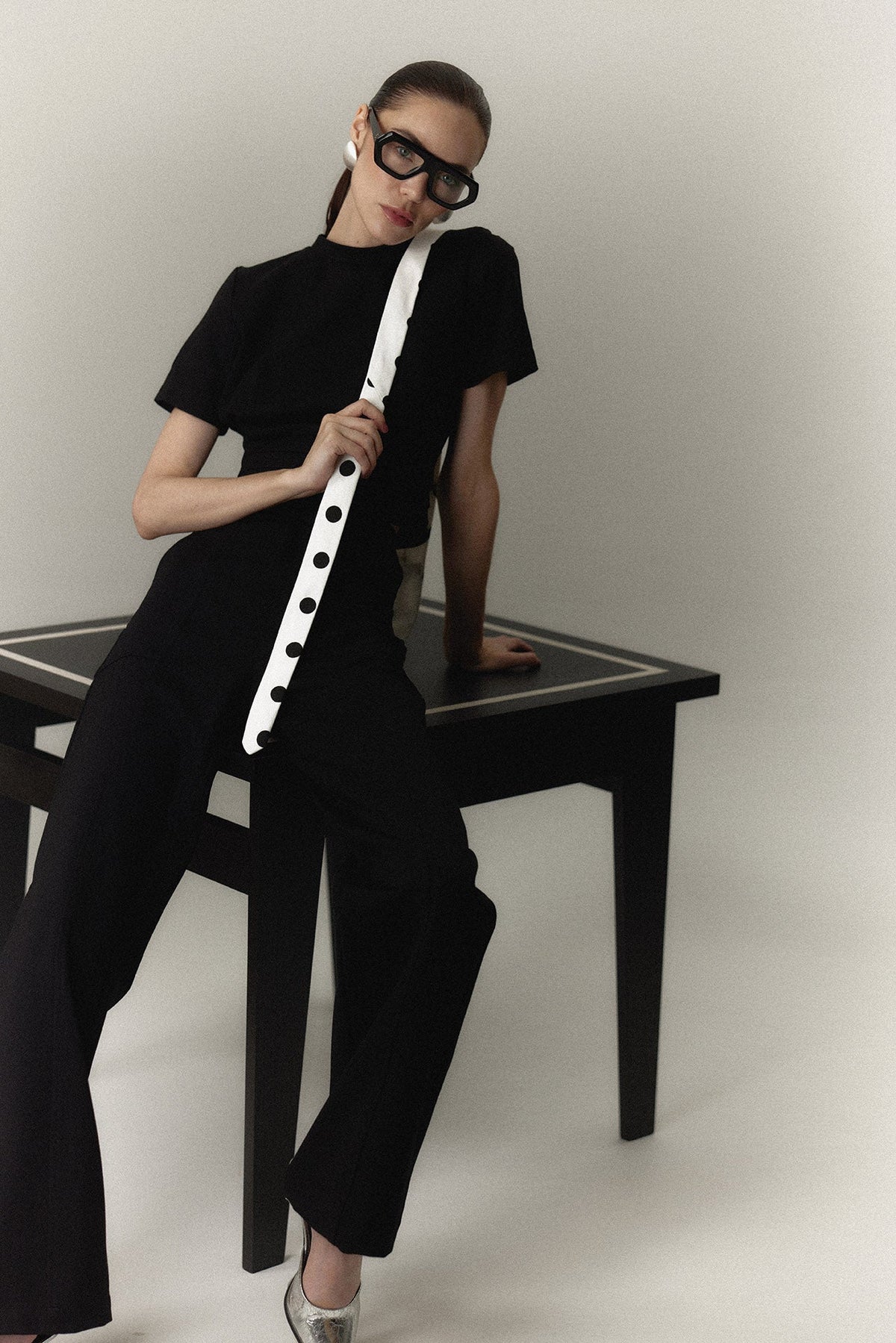 Pantalón Elton negro — campaña The Gentlewoman, Sanna