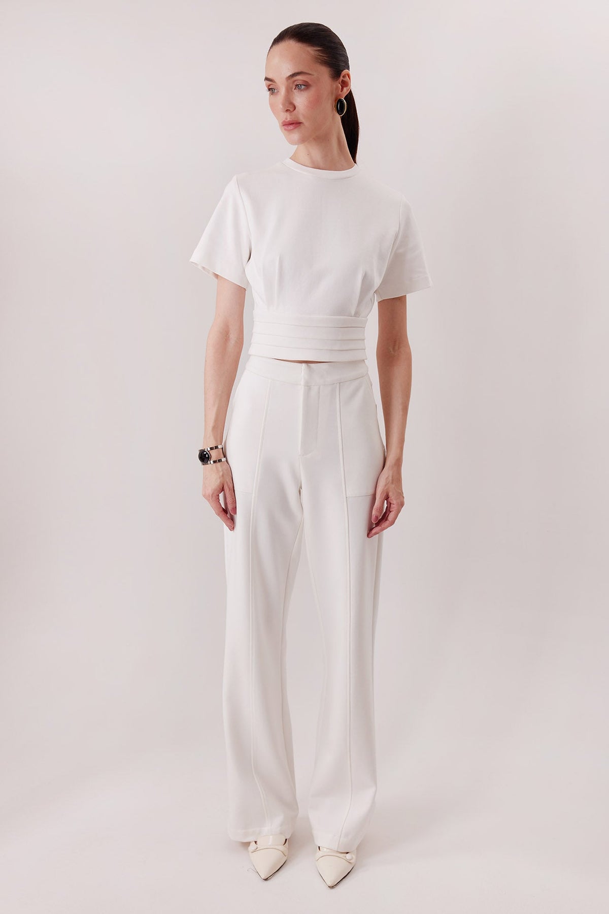 Top Polly ivory con Pantalón Elton ivory — Sanna, colección The Gentlewoman