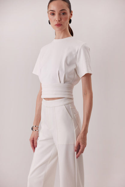 Top Polly ivory, detalle de cintura tipo tuxedo — Sanna, colección The Gentlewoman