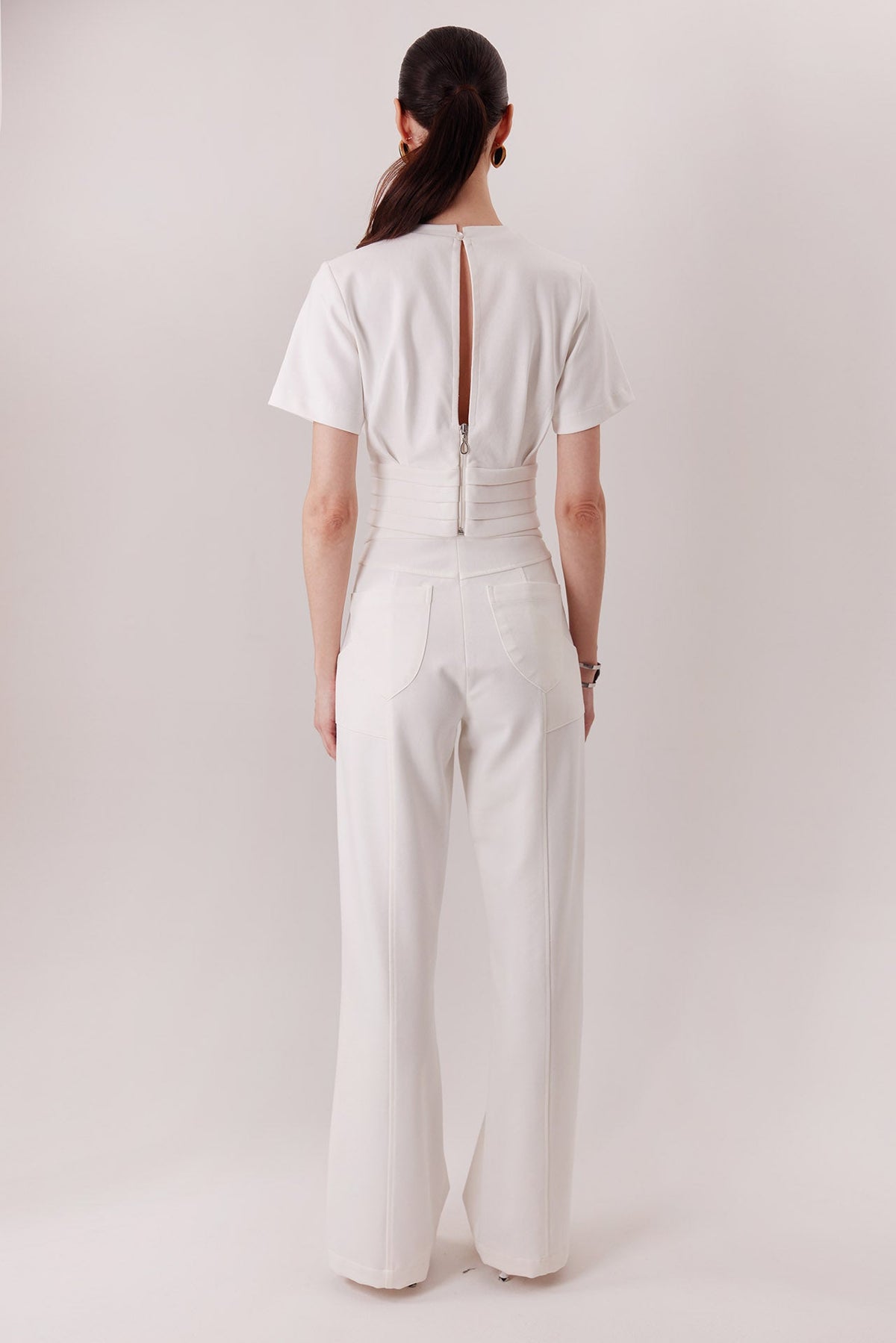 Pantalón Elton ivory, vista de espalda — Sanna, colección The Gentlewoman