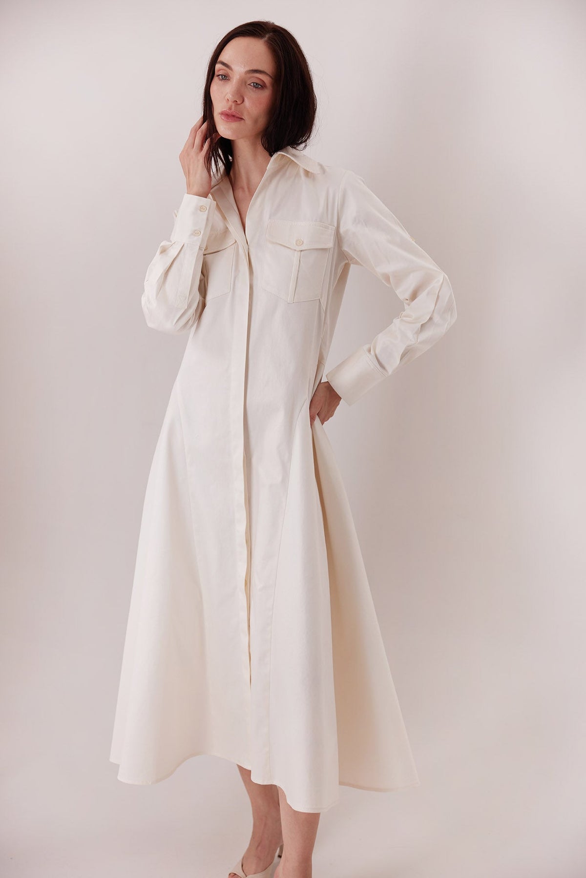 Vestido Allen camisero en ivory — Sanna, colección The Gentlewoman