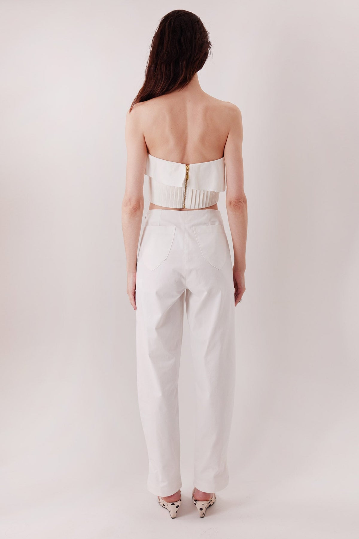 Pantalón Gemma ivory, vista de espalda — Sanna, colección The Gentlewoman