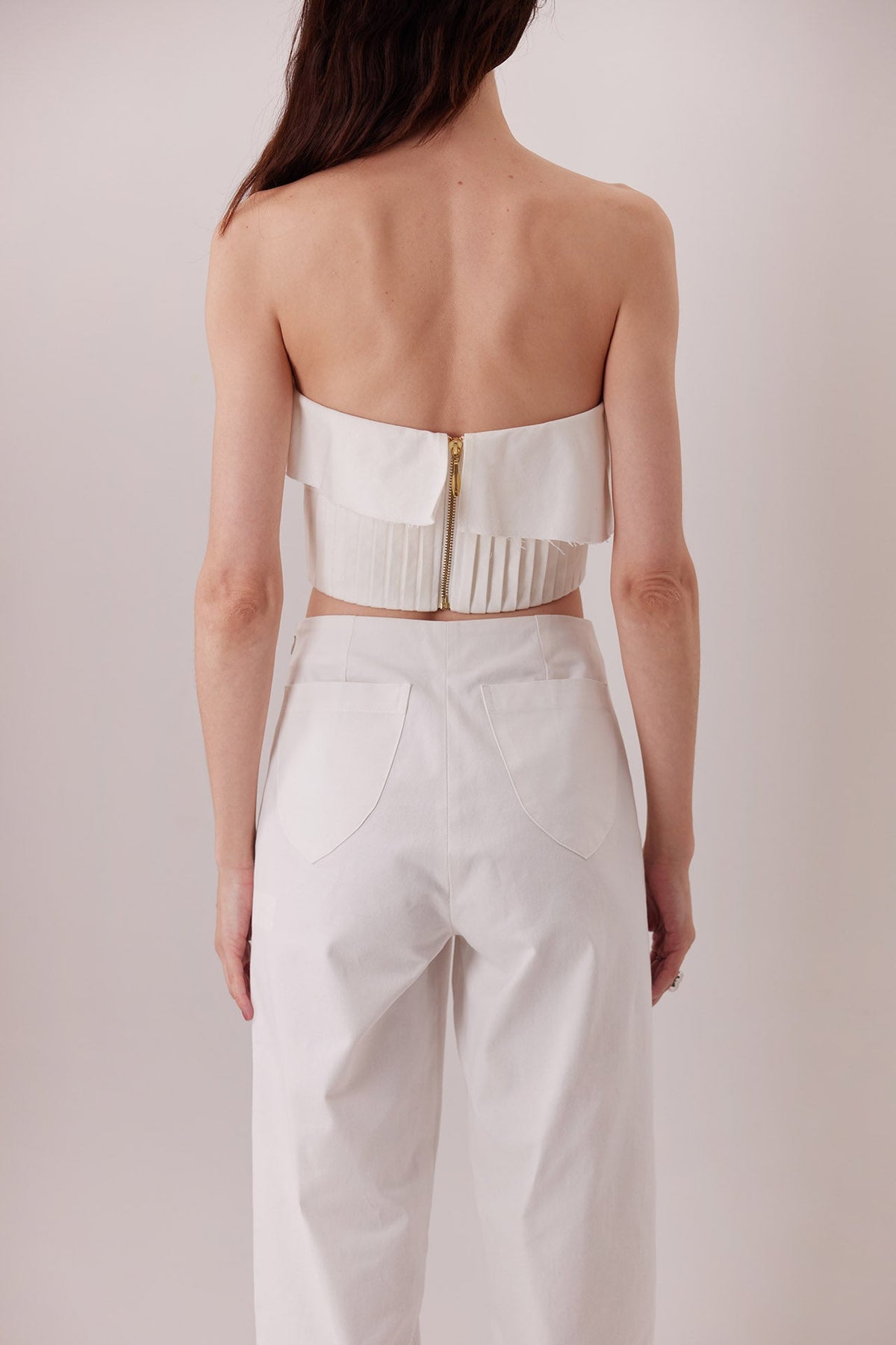 Top Gemma ivory, detalle de espalda — Sanna, colección The Gentlewoman