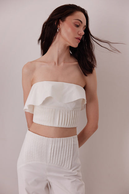 Pantalón Gemma ivory, detalle de pliegues — Sanna, colección The Gentlewoman