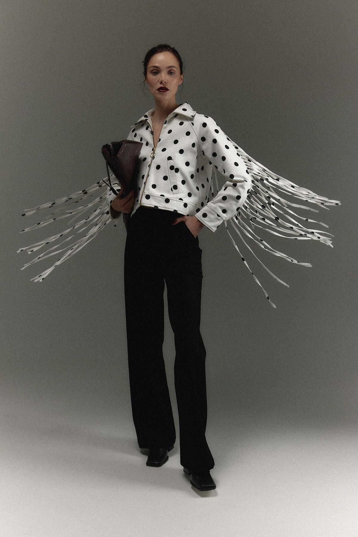 Pantalón Elton negro con Chaqueta MonteNegro — campaña The Gentlewoman, Sanna