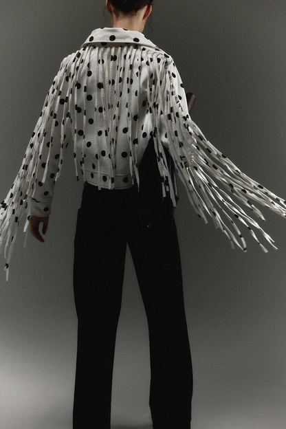 Pantalón Elton negro, vista de espalda — campaña The Gentlewoman, Sanna
