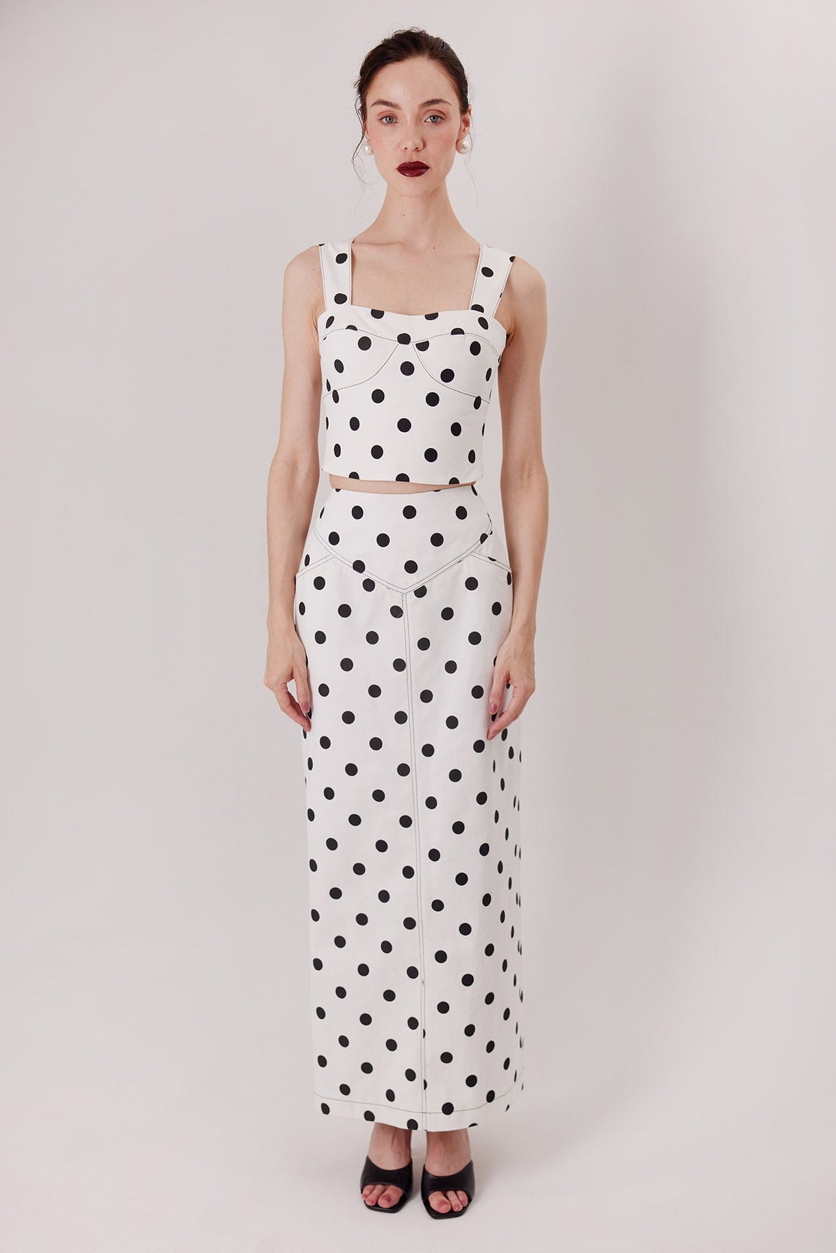 Top Ponti en polka dots con Falda Ponti — Sanna, colección The Gentlewoman