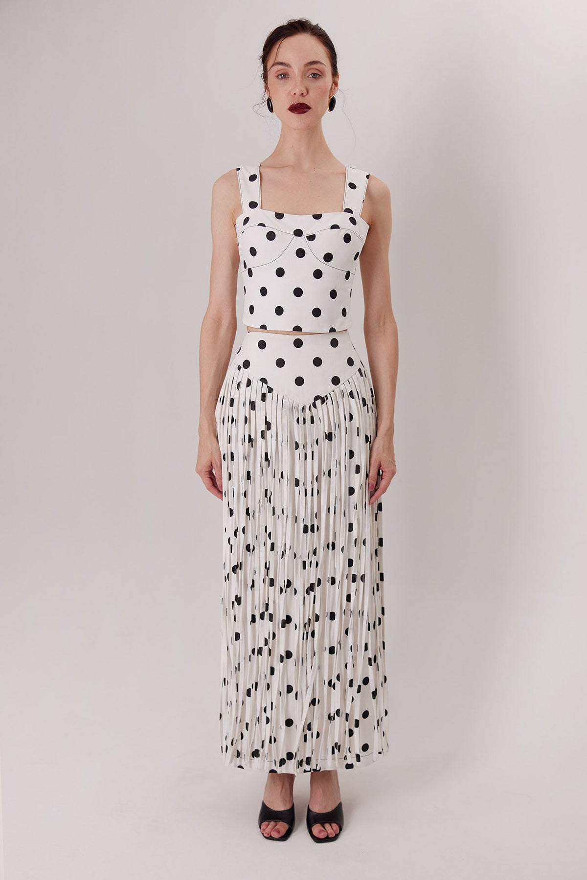 Top Ponti en polka dots con Falda Ponti Flecos — Sanna, colección The Gentlewoman