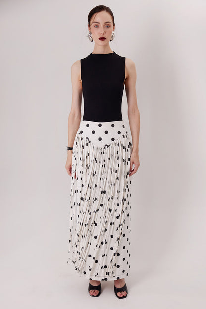 Top Consani negro con Falda Ponti Flecos — Sanna, colección The Gentlewoman