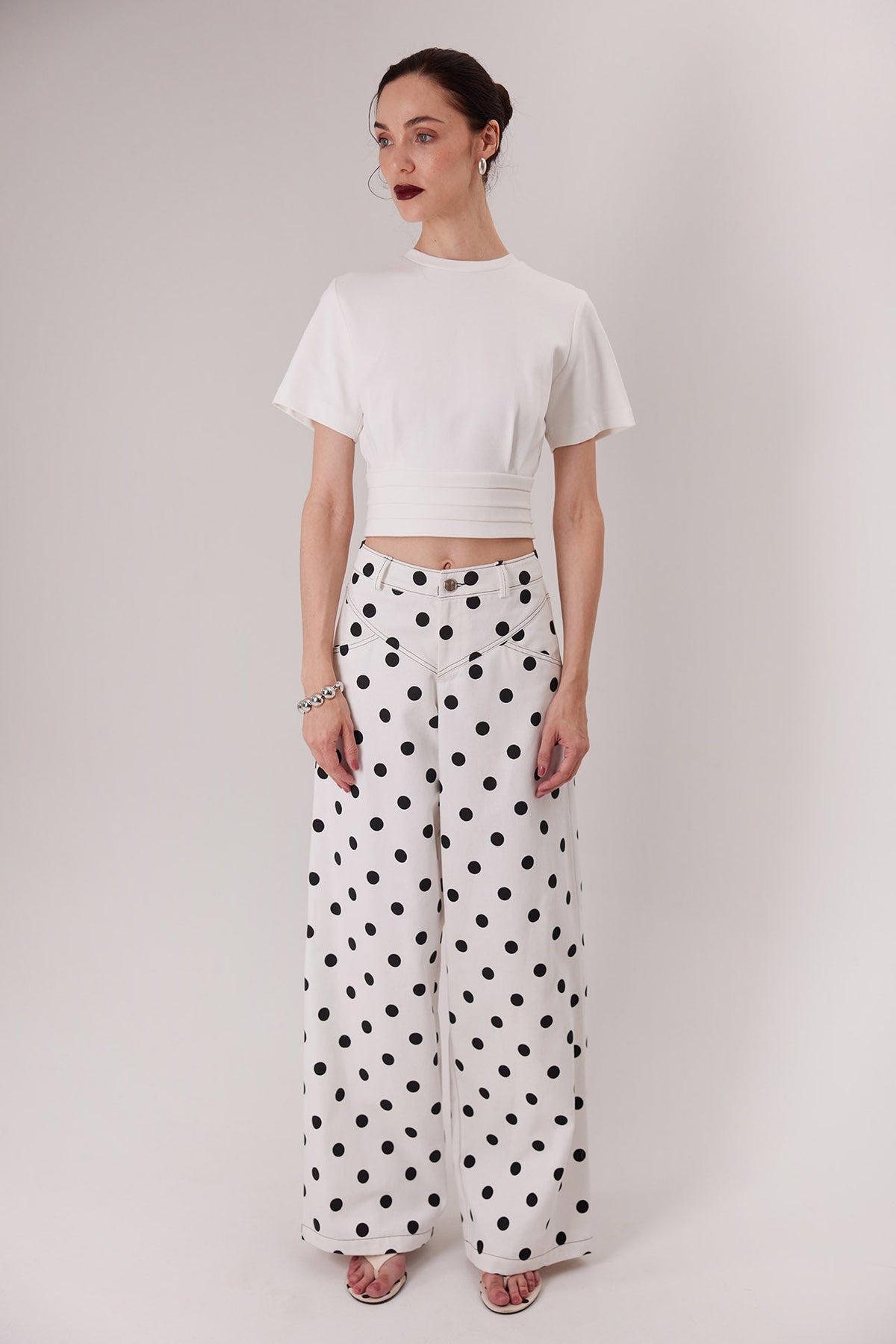 Pantalón Montenegro en polka dots con Top Polly ivory — Sanna, colección The Gentlewoman